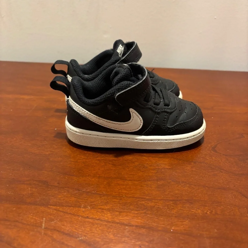 Nike Court Borough Low 2 TD in Black and White Child Size 6